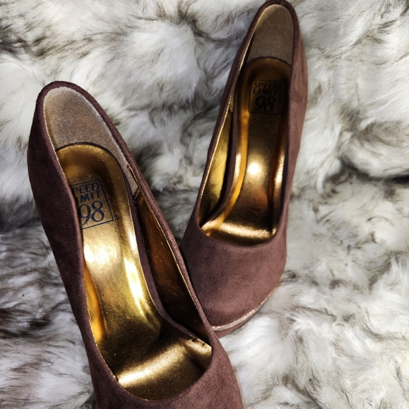 Brown snakeskin high heels - Picture 3 of 5